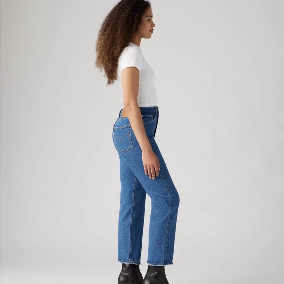 Ribcage Straight Ankle Levi’s Jeans, medium wash. - Picture 8 of 9